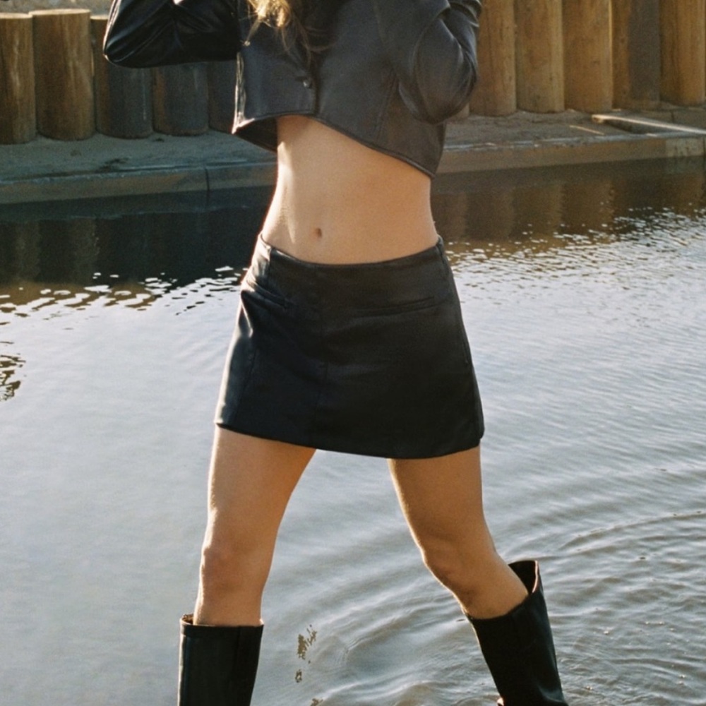 Blogger’s Favorite 🤩 NWT Zara Black Faux Leather Skort - Picture 5 of 7